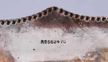 Angol ezüstözött kínáló, 4 gömb lábon, jelzett, 28x23x20 cm