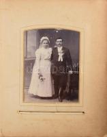 cca 1870-1910 Régi fotóalbum összesen 20 db keményhátú fotóval (vizitkártyák, kabinetfotók), különfé...