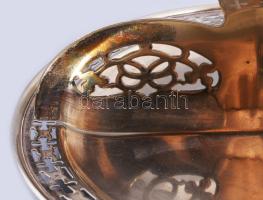 Angol ezüstözött négyosztatú kínáló, 3 darab gömb lábon, áttört díszítéssel, forgatható elosztóréssz...