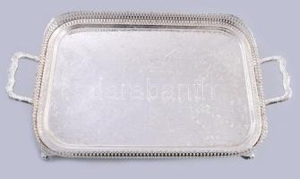 Angol ezüstözött kínálótálca, rajta 5 darab ezüstözött pohárral, poharakon jelzett, 41x15 cm, pohara...