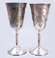 Angol ezüstözött kínálótálca, rajta 5 darab ezüstözött pohárral, poharakon jelzett, 41x15 cm, pohara...