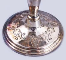 Angol ezüstözött kínálótálca, rajta 5 darab ezüstözött pohárral, poharakon jelzett, 41x15 cm, pohara...