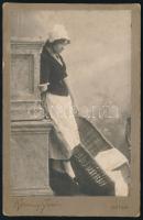 cca 1910 Fiatal hölgy (színésznő?) portréja, kabinetfotó Kemény Jenő kassai műterméből, 16,5x10,5 cm