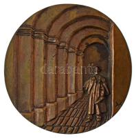 Váró Márton (1943-) DN Álló férfi alak az árkádok alatt (Ady Endre ábrázolás) egyoldalas, öntött bronz emlékérem (107mm) T:AU