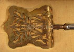 Ezüst (Ag) nyelű tortalapát, jelzett, dobozában, h: 26 cm