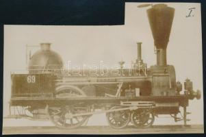 1845 Magyar Középponti Vasút - MKpV VÁCZ-HEVES sorozat 69-es mozdonya, hátoldalon feliratozva, 10×14 cm / locomotive