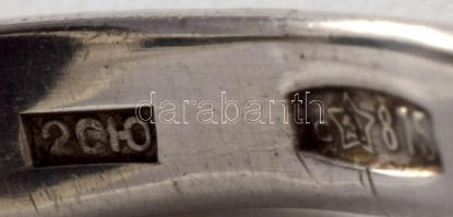 Ezüst (Ag) gyűrű, kissé kopott ónix berakással, m:56, jelzett, bruttó 5,8g