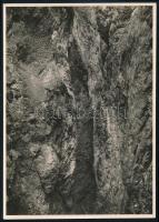 cca 1910 Brassó környéki hegyek, Tömös-völgy, Tarmina hasadék, Erdélyi Mór (1866-1934) felvétele, a hátoldalon feliratozott fotó, 16×11,5 cm / cca 1910 Brasov (Kronstadt), mountains, vintage photo by Mór Erdélyi, 16×11.5 cm