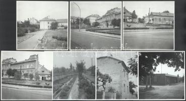 cca 1970 Gyöngyös, 13 db városképes fotó, 11×11 cm