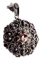 Ezüst (Ag) bross, belül 8k arany (Au) díszítéssel, jelzett, d: 25mm, nettó 5,4g