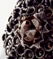 Ezüst (Ag) bross, belül 8k arany (Au) díszítéssel, jelzett, d: 25mm, nettó 5,4g