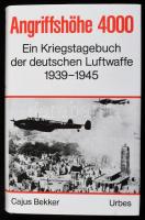 Cajus Bekker: Angriffshöhe 4000. Ein Kriegstagebuch der deutschen Luftwaffe 1939-1945. Gräfelfing vor München, én., Urbes. Német nyelven. Fekete-fehér képanyaggal illusztrált. Kiadói egészvászon-kötés, kiadói papír védőborítóban.