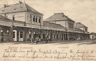 Szatmárnémeti railway station (small tear)