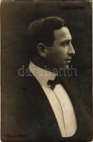 1908 Kertész Mihály (1886-1962) zsidó származású magyar-amerikai színész és rendező. A Casablanca film rendezéséért kapta meg az Oscar-díj a legjobb rendezőnek elismerést. Halász fényképész felvétele / Michael Curtiz (born Manó Kaminer; from 1905 Mihály Kertész) Jewish Hungarian-American film director and actor. As the director of Casablanca, he received the Academy Award for Best Director (kopott sarkak / worn corners)