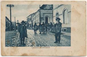 1940 Felsővisó, Viseu de Sus; utca részlet télen, zsinagóga / street view in winter, synagogue (fa)