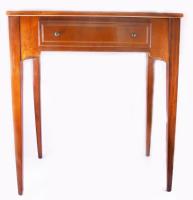 Régi fa öltöző asztal. Fiókos, hátsó panelje cserélt, m: 78 cm, 45x69 cm /// KIZÁRÓLAG SZEMÉLYES ÁTVÉTEL, NEM POSTÁZZUK! / ONLY PERSONAL COLLECTION AT OUR OFFICE!