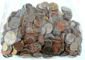 Vegyes, magyar és külföldi érmetétel mintegy ~2kg súlyban T:vegyes Mixed, Hungarian and foreign coin lot (~2kg) C:mixed