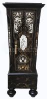 Berainesque stílusú kabinetszekrény. Olasz vagy francia, cca 1850, csontintarziás ébenfa furnérral fedett fa, talpáról levehető, pótolt polcokkal és lábakkal, 134x56x39 cm /// KIZÁRÓLAG SZEMÉLYES ÁTVÉTEL, NEM POSTÁZZUK! / ONLY PERSONAL COLLECTION AT OUR OFFICE!