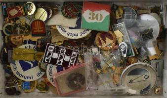 Vegyes, ~220db-os magyar és külföldi jelvény / kitűző tétel T:vegyes Mixed, ~220pcs Hungarian and foreign badge lot C:mixed