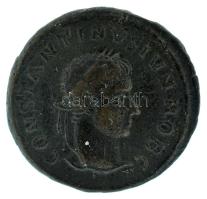 Római Birodalom 321-324 / II. Constantinus / Siscia / AE Follis (3,14g) T:XF Roman Empire 321-324 / Constantine II / Siscia / AE Follis "CONSTANTINVS IVN NOB C / CAESARVM NOSTRORVM - VOT dot X - gamma SIS Sunburst" (3,14g) C:XF RIC VII 182