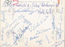 1980 Az Újpesti Dózsa labdarúgócsapata által Japánból hazaküldött képeslap a csapat tagjainak aláírá...