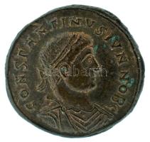 Római Birodalom 324-325 / II. Constantinus / Heraclea / AE Follis (2,84g) T:XF Roman Empire 324-325 / Constantine II / Heraclea / AE Follis "CONSTANTINVS IVN NOB C / PROVIDEN-TIAE CAESS - SMKB" campgate, six layers, two turrets, star above, no doors (2,84g) C:XF RIC VII 83