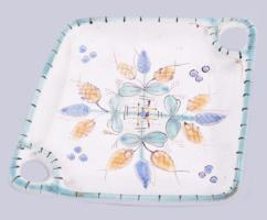 Gorka Iparművészeti Vállalatos kerámia tál. Mázas kerámia, jelzett, kis repedéssel, 26x22 cm