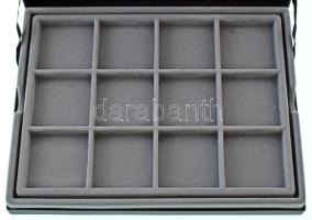 Érmetartó kazetta egy kivehető tálcával, összesen 24db, 50x50mm-es férőhellyel. Használt, de jó álla...