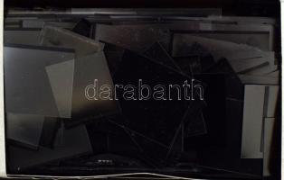 Kis kávésdoboz tele Hawid darabokkal