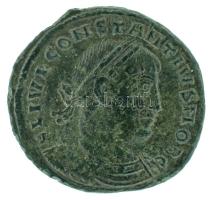 Római Birodalom / Thessalonica / II. Constantinus 334-335. Follis bronz (2,55g) T:XF Roman Empire / Thessalonica / Constantine II 334-335. Follis bronze "FL IVL CONSTANTIVS NOB C / GLOR-[IA] EXER-CITVS SMTSgamma" two soldiers with two standards between them, o on banner (2,55g) C:XF RIC VII. 186