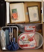 Vegyes tétel magyar és külföldi bélyegekkel, okmánybélyegekkel, több katalógus, kis és közepes berakókban, dobozokban, az egész egy nagyobb kartondobozban