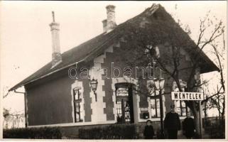 1941 Méntelek, vasúti megállóhely, vasútállomás. photo (vágott / cut)