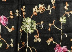 Hímzett és gyöngyhímzett kendő, 2 darab, jó állapotban