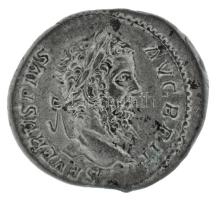 Római Birodalom 210 / Septimus Severus / Róma / Denarius Ag (3,04g) T:XF Roman Empire 210 / Septimus Severus / Rome / Denarius Ag "SEVERVS PIVS AVG BRIT / VICTORIAE BRIT" Victory walking right, holding wreath and palm (3,04g) C:XF RIC IV 332, Seaby RSC III 727