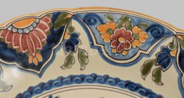 Makkum kézzel festett dísztál, Kézzel festett, jelzett, hibátlan d 27 cm
