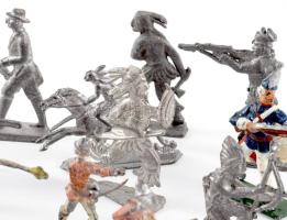 17 darab ólomkatona, m: 5,5 cm alatt