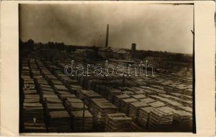 1925 Püspökladány, MÁV (Magyar Királyi Államvasutak) fatelítő üzem, talpfák. photo (EK)