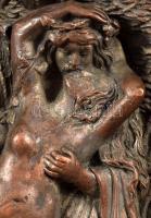 Historizáló bronzírozott plakett, ovális fa keretben, 15x10,5 cm