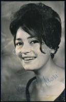 Szemes Mari (1932-1988) színművésznő aláírása az őt ábrázoló fotón