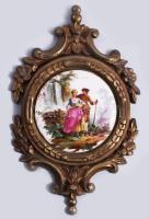 Bronz akasztható képkeret pár, benne porcelán képpel, 20,5x12 cm