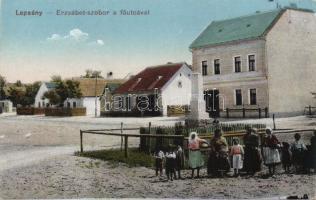 Lepsény Erzsébet-szobor a főutcával