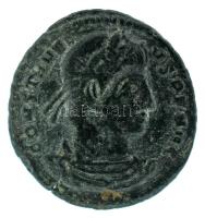 Római Birodalom / Siscia / II. Constantinus 337-341. Follis bronz (1,54g) T:XF Roman Empire / Siscia / Constantine II 337-341. Follis bronze "CONSTANTI-VS PF AVG / GLOR-IA EXERC-ITVS BSIS dot in crescent" two soldiers holding spears and shields with one standard between them, chi-rho on banner. (1,54g) C:XF RIC VII. 98 B