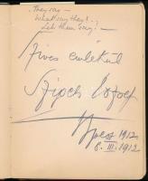 Aláírás-gyűjtemény, főként külföldi zenészek, énekesek, színészek, köztük Szigeti József (1892-1973) hegedűművész, Lula Mysz-Gmeiner (1876-1948) erdélyi születésű német énekesnő, Percy B. Kahn (1880-1966) brit zeneszerző, Wilhelm Backhaus (1884-1969) német zongorista, Leo Slezak (1873-1946) osztrák operaénekes és mások. Sérült félbőr-kötésben, hiányzó gerinccel, néhány kijáró lappal.