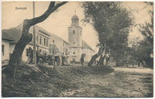 1917 Bereck, Bereczk, Bretcu; utca, templom, katonák takarítanak / street view, church, K.u.K. soldiers sweeping the streets (gyűrődés / crease)