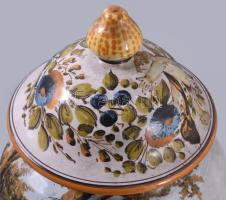 cca 19. sz. vége - 20. sz. eleje, Olasz ónmázas fedeles edény. Jelzés nélkül, fogója és szájánál res...