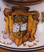 cca 19. sz. vége - 20. sz. eleje, Olasz ónmázas fedeles edény. Jelzés nélkül, fogója és szájánál res...