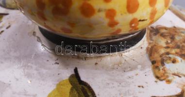 cca 19. sz. vége - 20. sz. eleje, Olasz ónmázas fedeles edény. Jelzés nélkül, fogója és szájánál res...