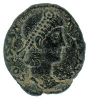 Római Birodalom 336-337 / II. Constantius / Antioch / Follis bronz (1,15g) T:VF Roman Empire 336-337 / Constantius II / Antioch / Follis bronze "CONSTAN-TIVS AVG / [GLOR-IA EXERC-ITVS] SMANBI" two soldiers holding spears and shields with one standard between them, bull's head (of Legio III?) on banner. (1,15g) C:VF RIC VII. 49v