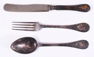 Ezüst (Ag) keresztelő készlet, jelzett, fa díszdobozban, nettó 143g + ezüst (Ag) nyelű kés