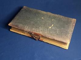 [Fotóalbum] Lám Frigyes dobsinai magyar királyi postamester úr tágabb felvidéki családjának fotóalbu...